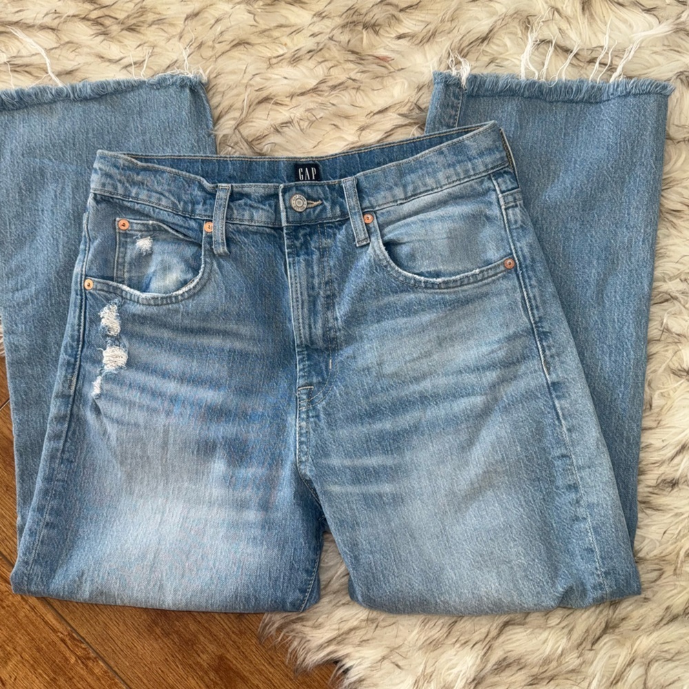 GAP Denim Ankle Flare Jeans Raw Hem Womens Size 6/28R light wash